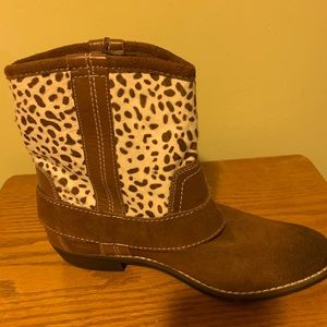 Super cute, comfy cowboy boots!